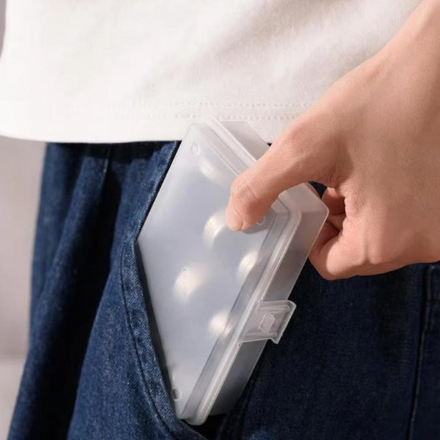Clyine Staubdichte Münzaufbewahrungsbox aus Kunststoff in Blau und Transparent mit Kleingeld-Fächern für Spielwährungs-Geldmünzen - Bild 1