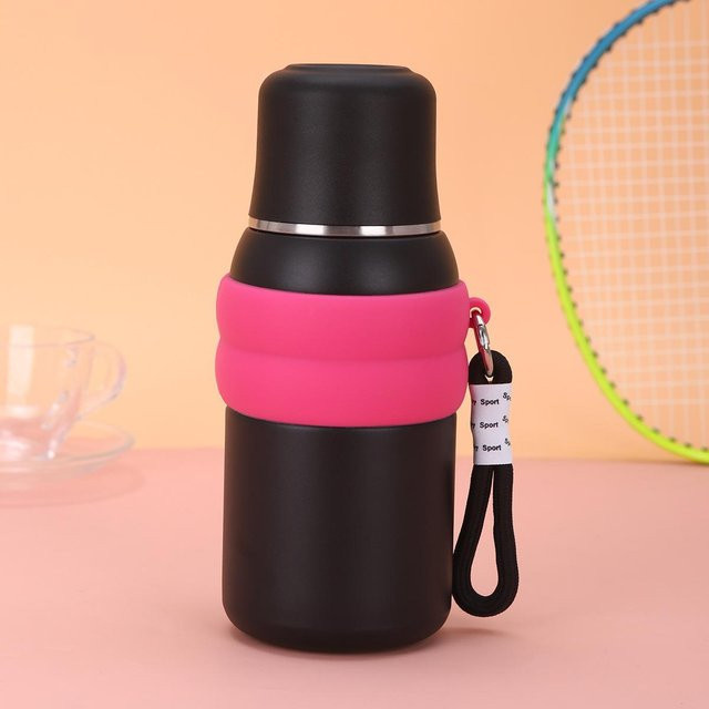 Yiran Furniture Outdoor-Sportbecher aus Edelstahl mit Vakuum-Isolierung und Tragebecher, 600 ml - Bild 1