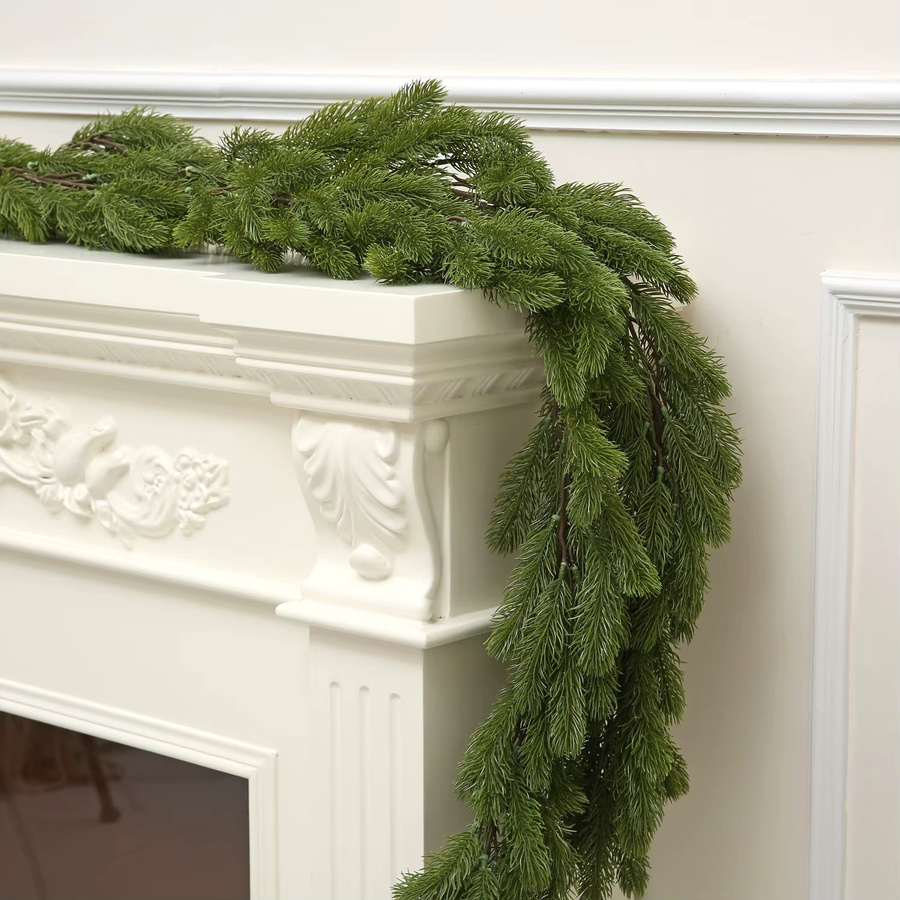 Sinsoledad Künstliche Kiefern-Weihnachtsdekoration in Grün als Girlande für Tischläufer und Kaminsims - Bild 7