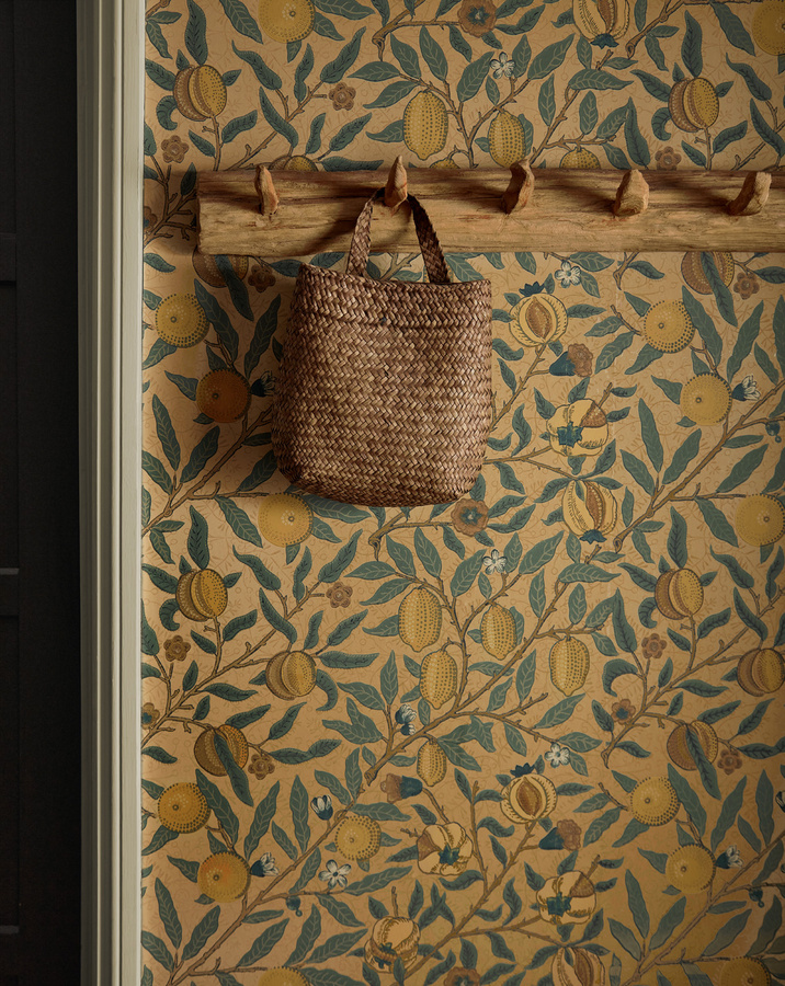 Morris & Co Tapete Fruit in Blau, Gold und Braun - Bild 1