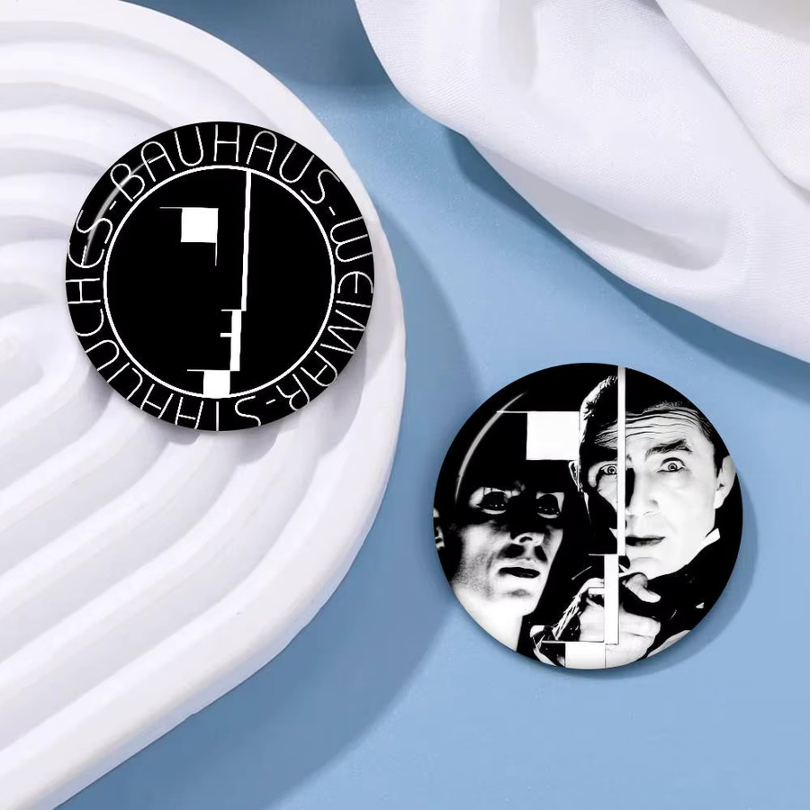 Bauhaus Bela Lugosi's Dead Anime Button Pin, Brosche - Bild 2