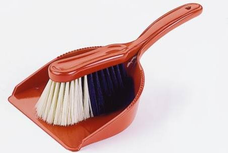2-teiliges Kehrset aus Kunststoff in Schwarz, Weiß und Rot - Bild 1