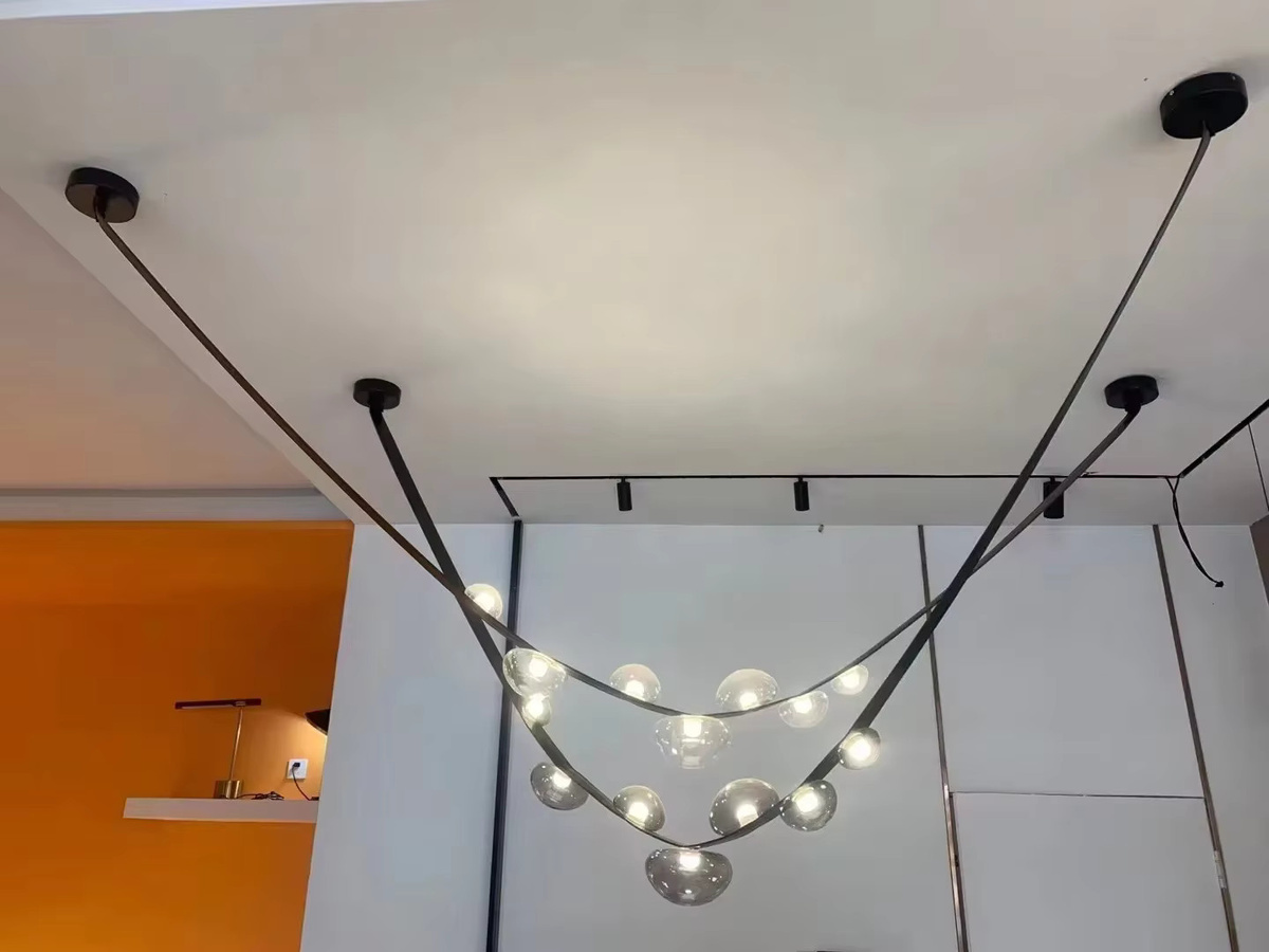 SANDYHA LED-Pendelleuchte aus Leder und Metall in Schwarz mit transparentem Glas und warmweißem Licht für Wohnzimmer und Flur - Bild 2