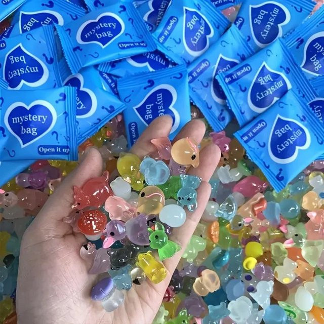 BC Pet Supplies Leuchtende Mini-Harztiere Pilz Blind Bags, ab 14 Jahren - Bild 1