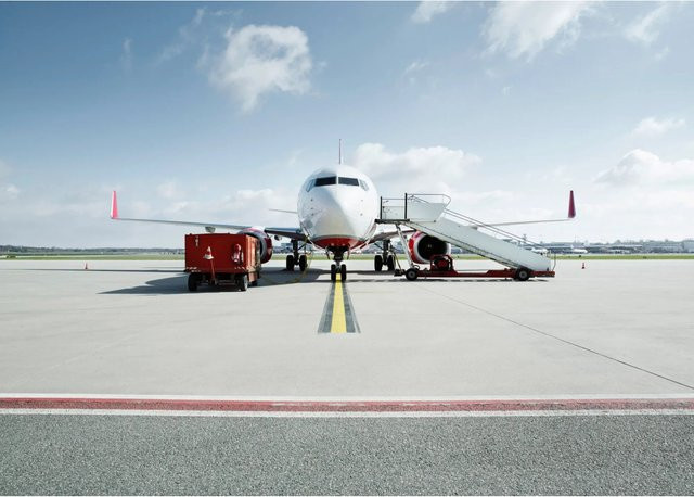 Komar Fototapete Vlies Runway Multicolor B: 350 cm, H: 250 cm - Bild 1