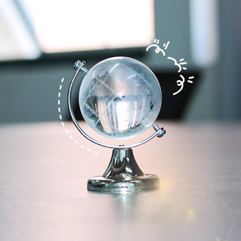 Mini Kristall Globus aus transparentem Glas als dekoratives Ornament für Büro und Wohnkultur - Bild 6