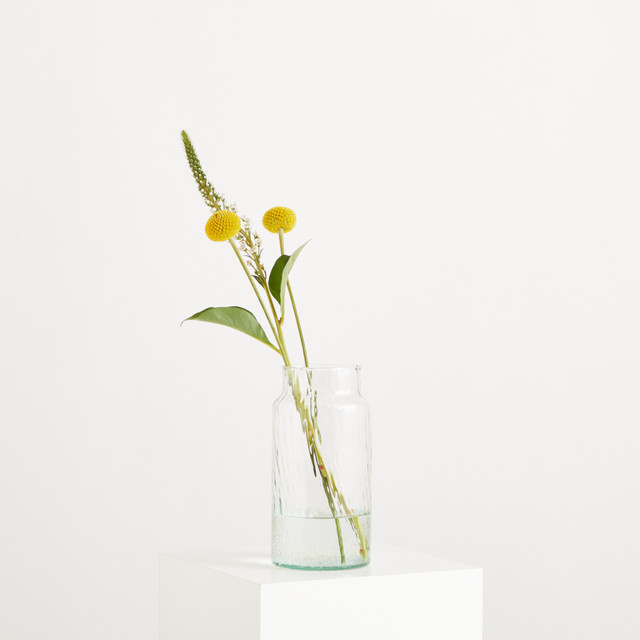 BLUME2000 Lieblingsvase Einzelstiel Mini aus transparentem Recycling-Glas in organischer Form, Höhe: 20,5 cm, Breite: 10,0 cm, Tiefe: 8,0 cm - Bild 1