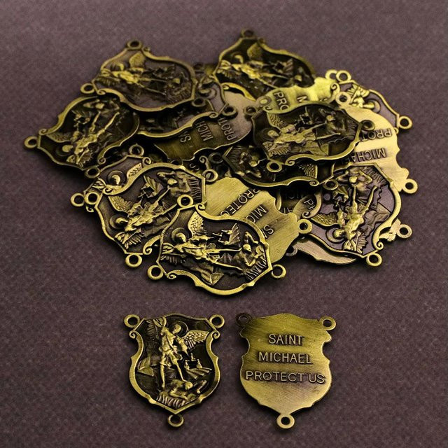 Medaille St. Michael Kreuzritter Schild, Messing, Gold, DIY Schmuck - Bild 1
