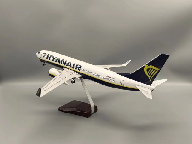 ZOCO B737-800 Ryanair Flugzeugmodell, Maßstab 1:85, mit Sockel - Bild 1