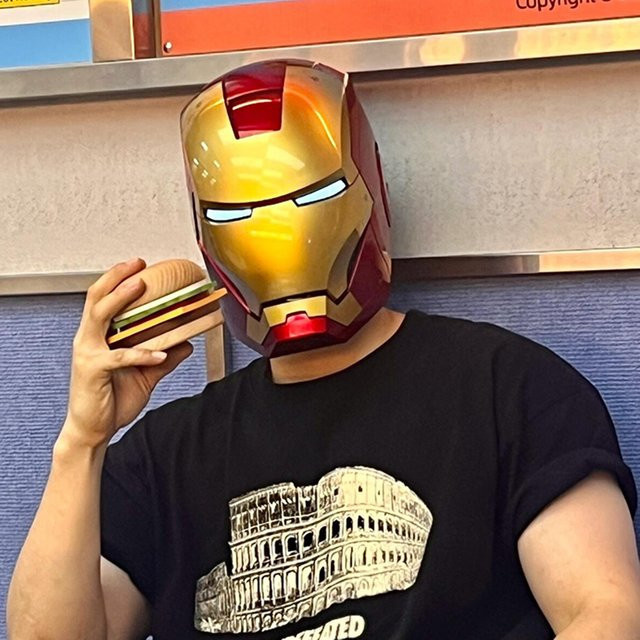Hot Toys Marvel Iron Man Elektrohelm, leuchtend, mehrteiliges Modell - Bild 1