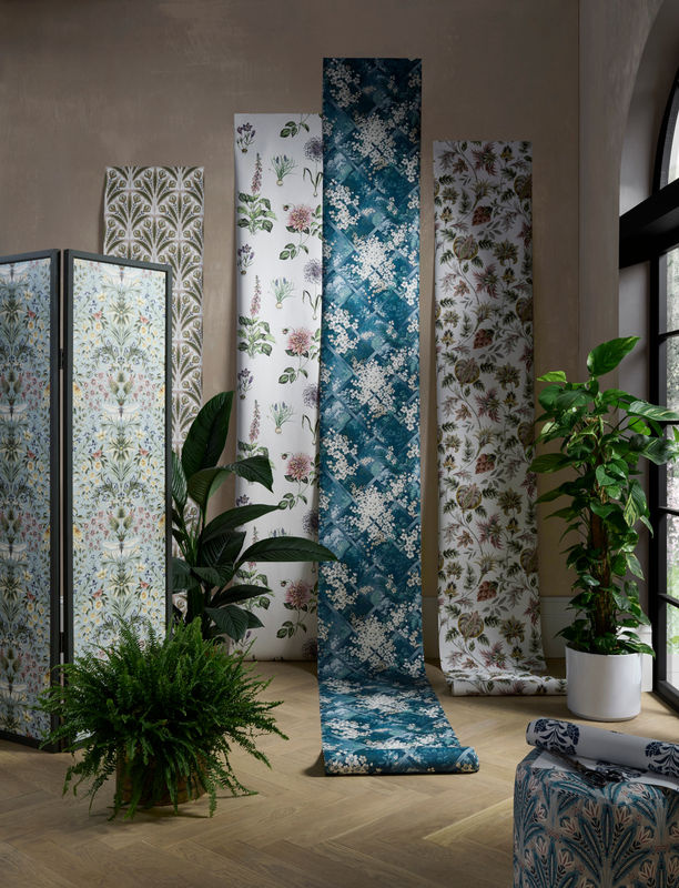 Clarke & Clarke Wallpaper Mirabell in Seaglass Blau mit floralem Vintage-Design und botanischem Motiv als Vlies Tapete - Bild 2