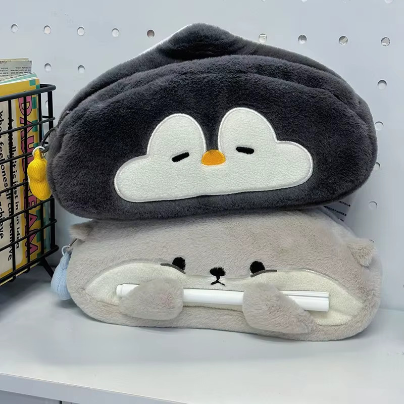Kawaii Plüsch-Stifttasche mit Otter- und Pinguin-Design, graues Federmäppchen für Schreibwaren und Schulbedarf - Bild 2