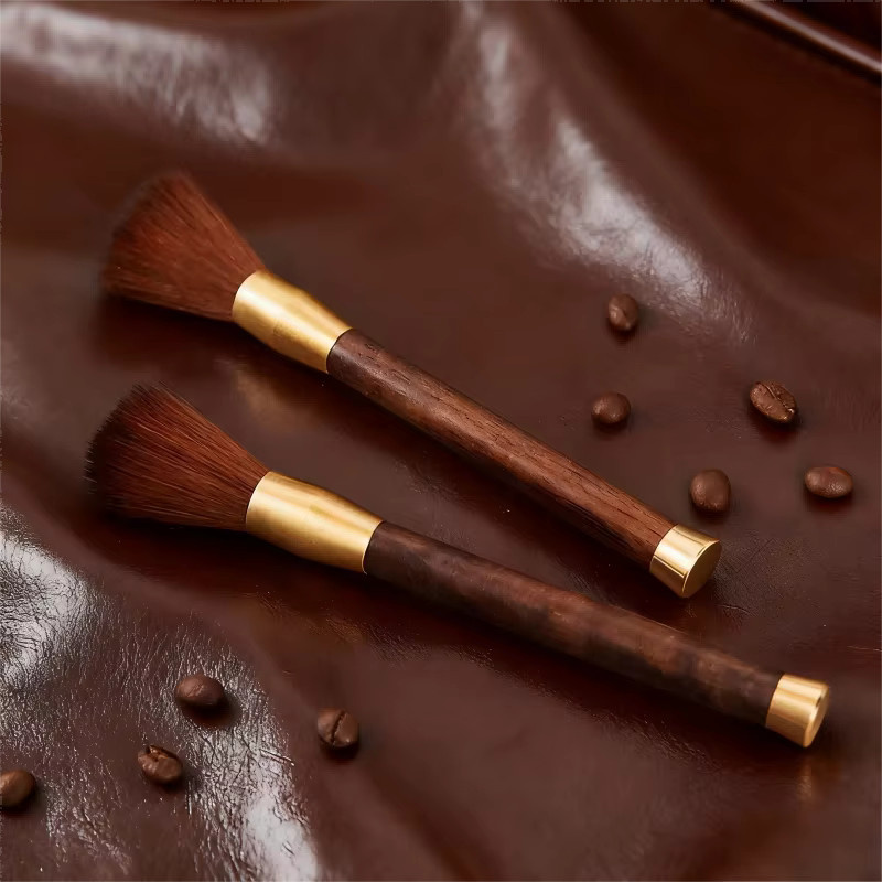JUSTINLAU Kaffeemühlen-Reinigungsbürste mit Holzgriff in Braun für Espresso und Bohnenpulver - Bild 2
