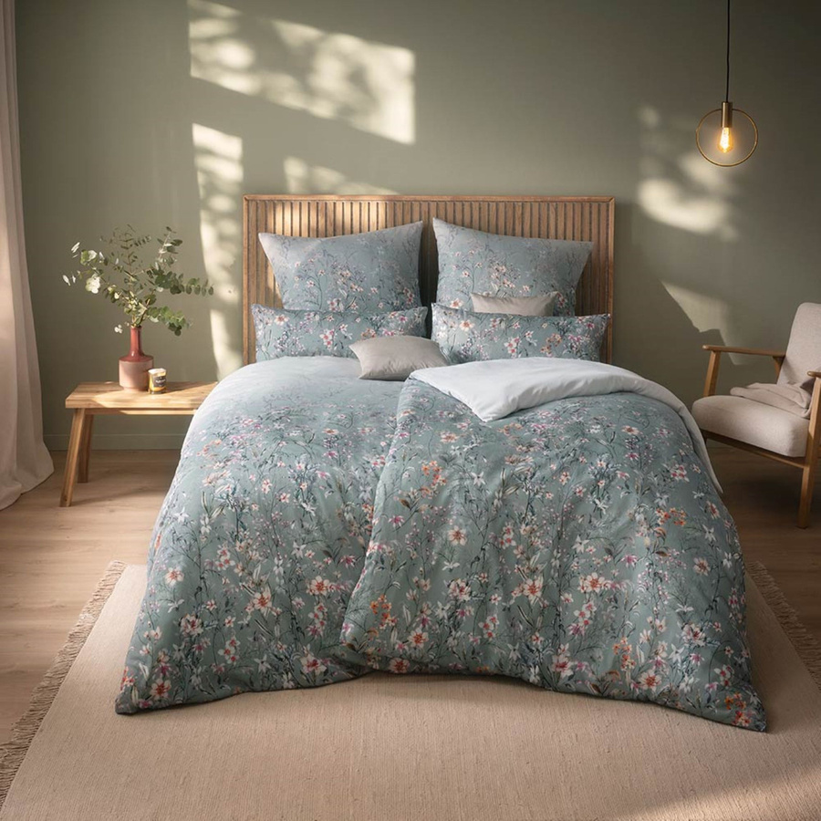 Estella Satin de Luxe Bettwäsche Gesina Blumenwiese Salbei Grün Mako-Satin B/H: 135 x 200 cm mit Kissen 80 x 80 cm - Bild 1