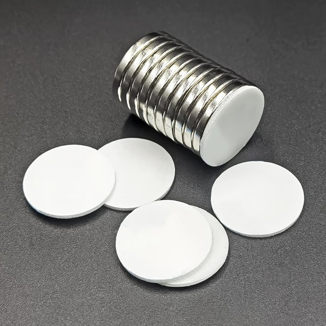 Runde Neodym-Magnete in Silber mit doppelseitigem Klebeband für Büro, Küche und DIY-Projekte - Bild 1