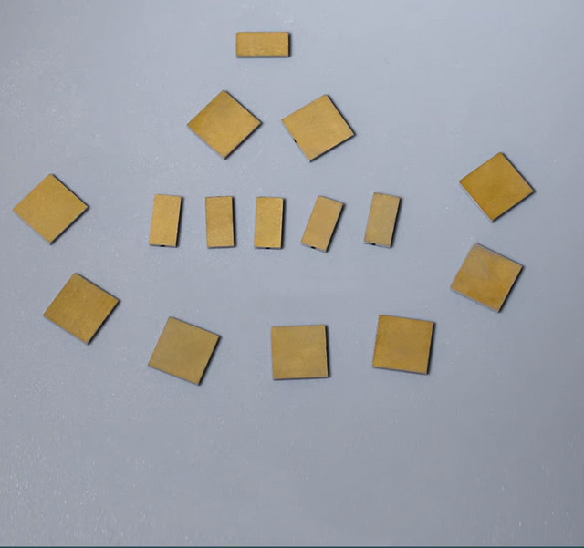 MoreSunsDIY Vergoldete PZT-Scherplatte D15-Modus Piezoelektrische Ultraschall-Keramikplatte als Wafer-Chip in Gold - Bild 1