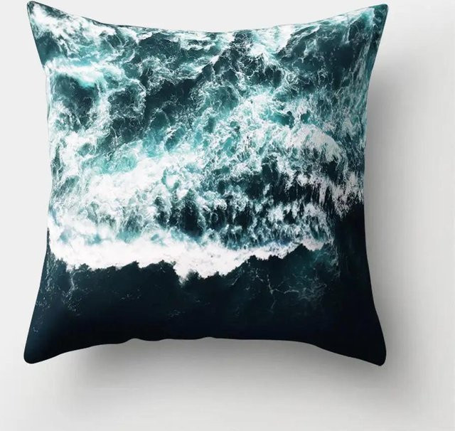 Dekorativer Kissenbezug mit Meereswellen-Strand-Motiv aus weichem Plüsch für dein Sofa, B/B: 18 x 18 cm - Bild 1