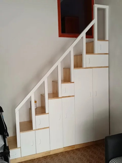 Moderner Treppenschrank aus massivem Holz mit Schubladen für Ober- und Unterbetten in Braun oder Weiß - Bild 1