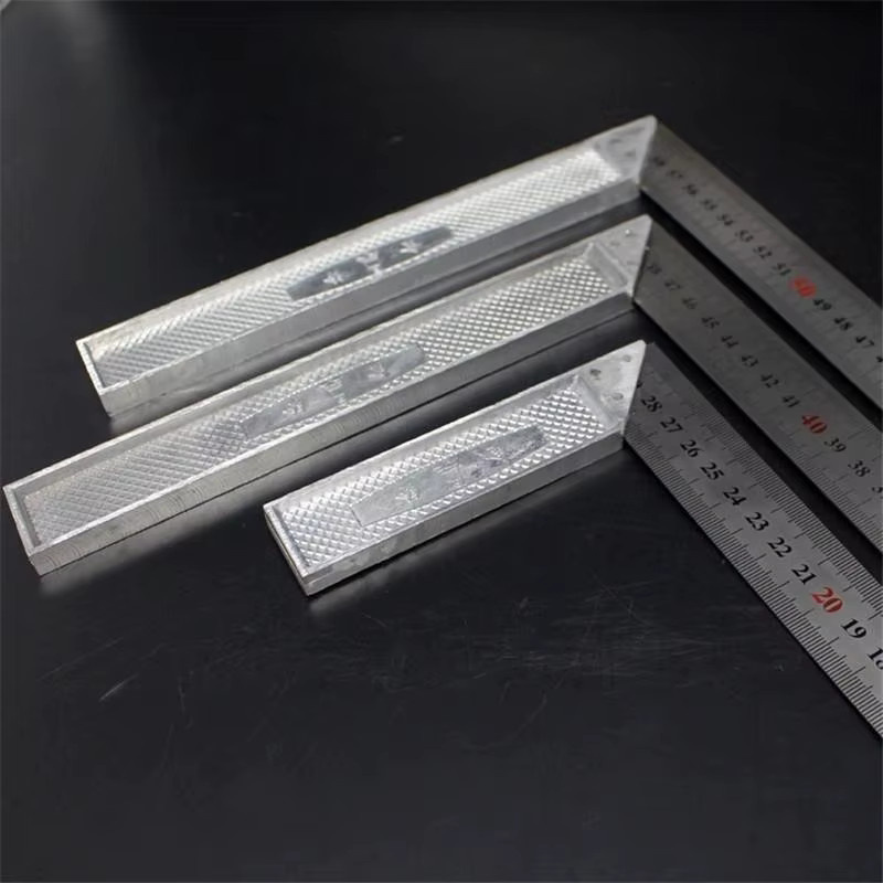 Quadratisches Lineal aus Aluminium in Silber mit Edelstahlskala und rechtem Messwinkel, 250/300 mm - Bild 3