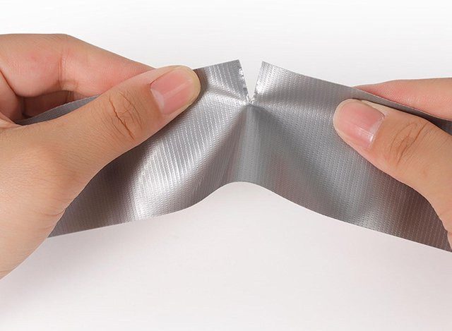 Silbernes Gewebeband als einseitiges Schwerlast-Klebeband, wasserdicht und rückstandsfrei, Breite: 6 cm, Länge: 10 m - Bild 1