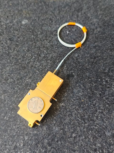IPG PLD-90 Hochleistungs-Demontage-Laser mit Spezialgürtelfaser für ultrakleine Drahtdurchmesser in Gold - Bild 1
