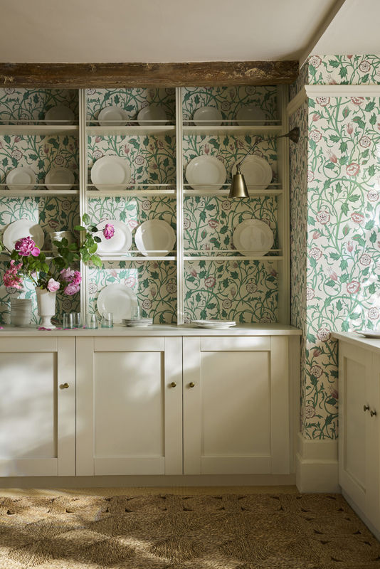 Little Greene Tapete May's Tulip - Linen Wash in Pink, Green und Multicolour mit floralem Art Nouveau Design - Bild 2