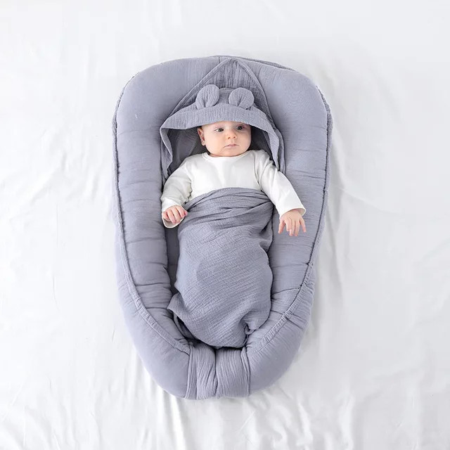 Zusammenklappbare Babywiege in Grau als tragbares Kinderbett für Neugeborene und Reisen - Bild 1
