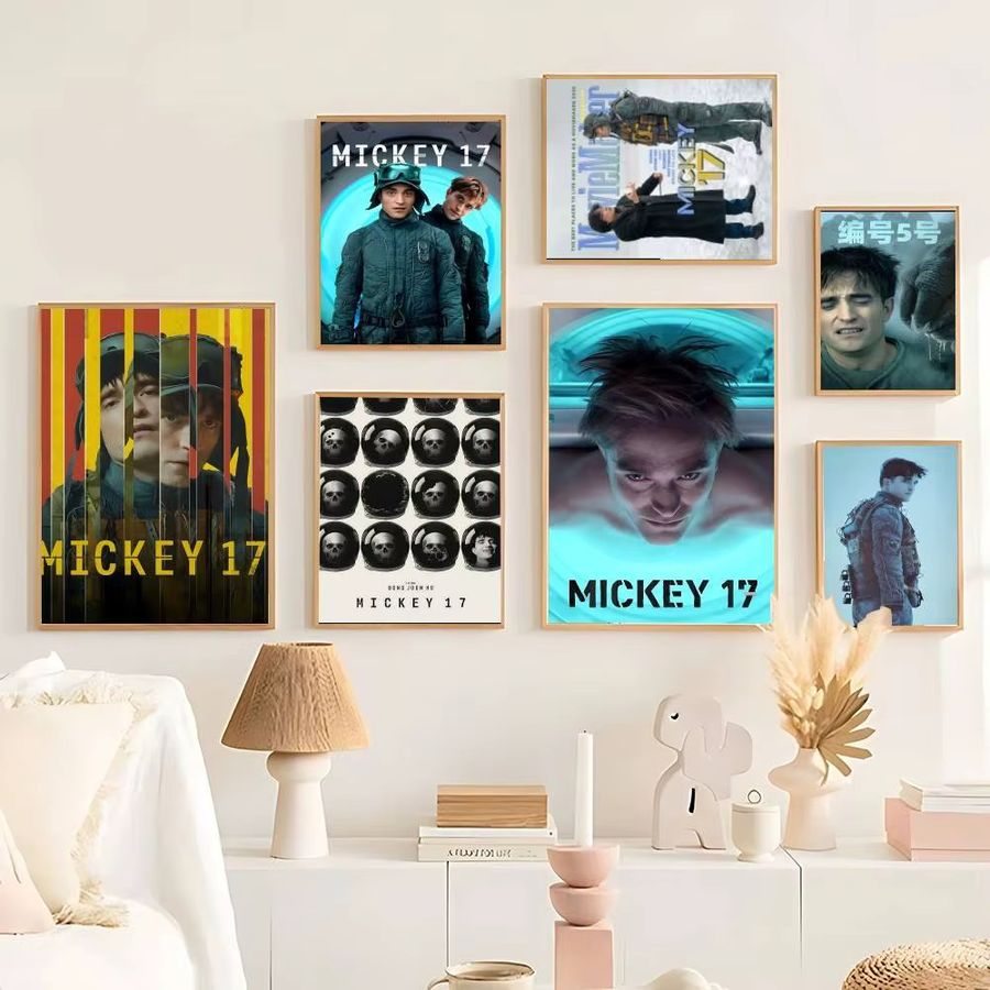 Mickey 17 HD-Kunstposter von 52TOYS als wasserdichte Wanddekoration für dein Zuhause - Bild 2
