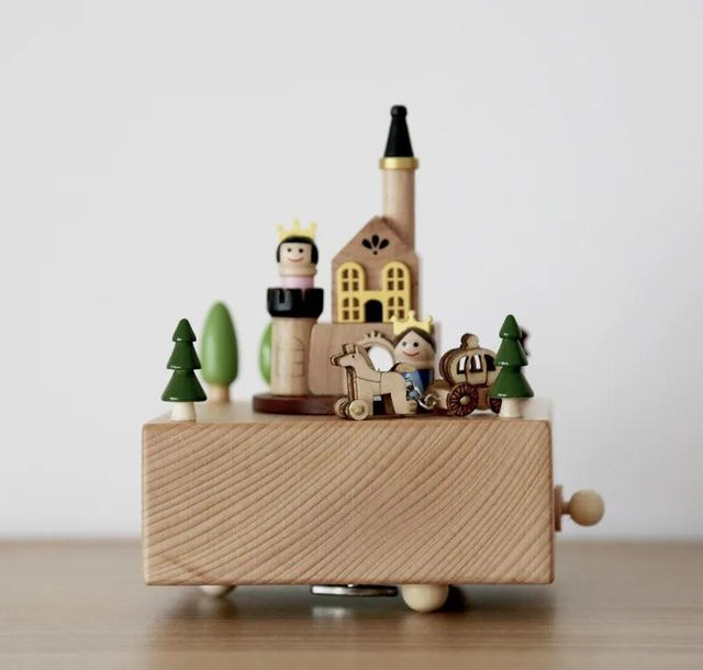 Spieluhr mit Karussell und Kaninchen von Yiran Furniture aus Holz und Kunststoff in Mehrfarbig - Bild 1