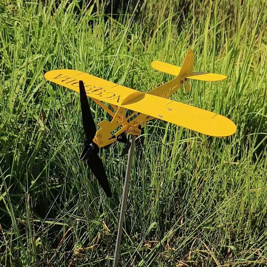 Gelbe Wetterfahne in Flugzeug-Optik aus Metall als Gartenornament zur Anzeige der Windrichtung - Bild 3