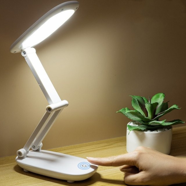 Lyfs LED-Schreibtischlampe in Weiß, dimmbar mit Touch-Funktion, USB-wiederaufladbar und faltbar als Nachtlicht oder Leselampe für das Schlafzimmer - Bild 1