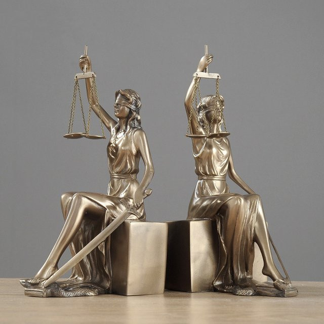 Dekorative Lady Justice Statue in Gold als Buchstütze aus Harz für dein Zuhause oder als Geschenk für Anwälte - Bild 1