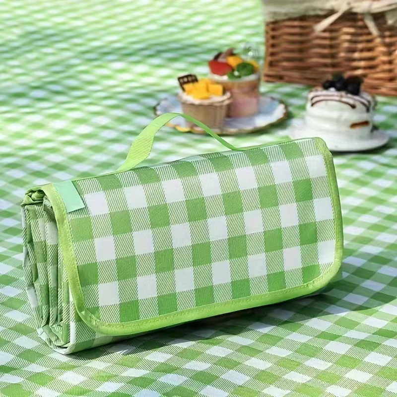 Wasserdichte und faltbare Picknickdecke für Camping, Strand und Outdoor in Rot und Grün - Bild 1