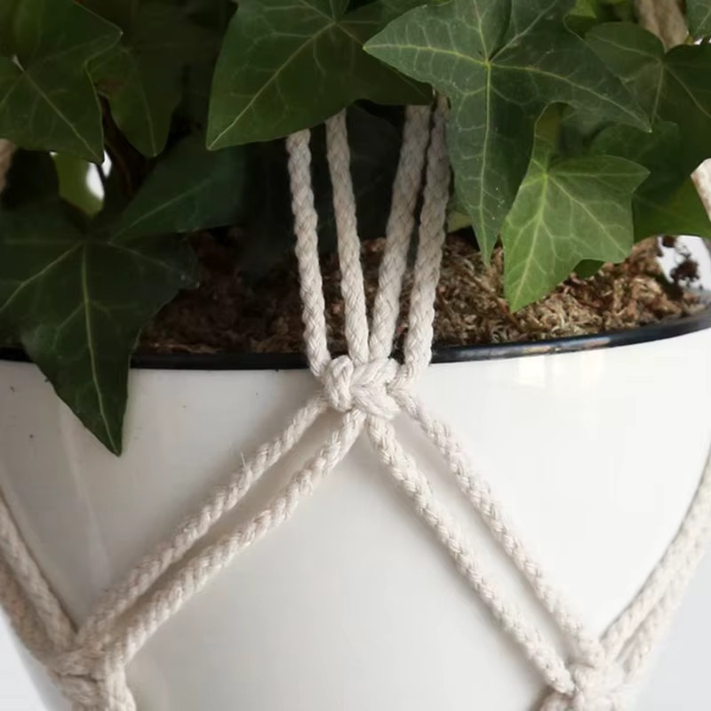 Handgemachter Makramee Blumenampel aus Baumwolle im Boho-Stil für deine Pflanzen - Bild 2