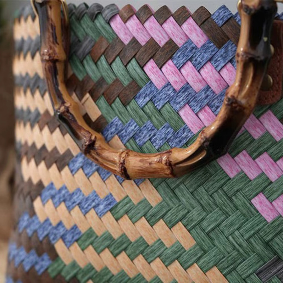 Mini gestreifte Kunststoff-Tasche aus gewebtem Material in Mehrfarbig für Snacks und Geschenke - Bild 2