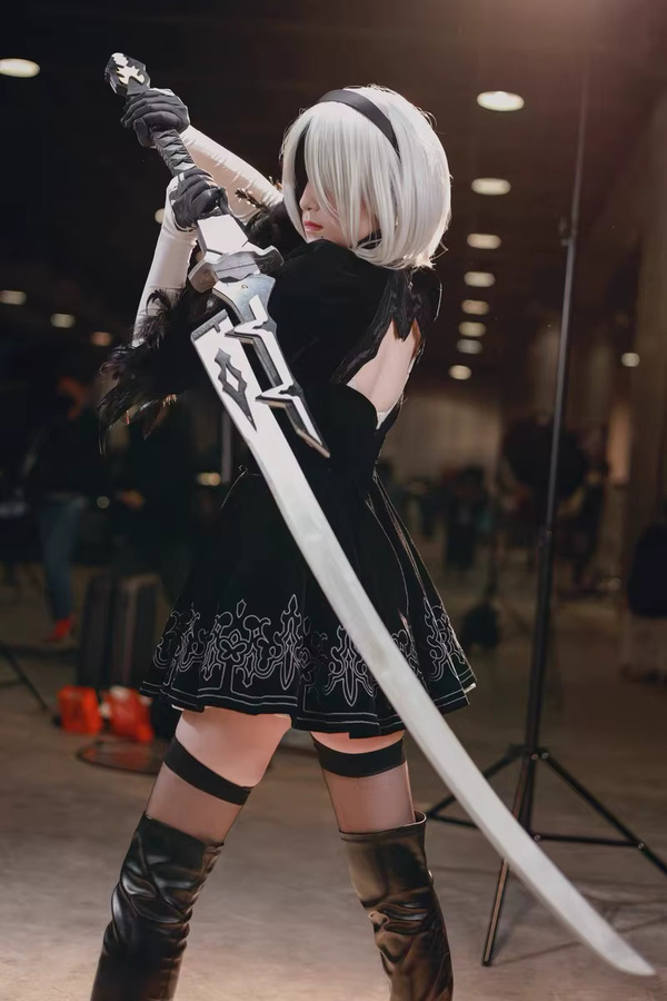 COSNYC NieR: Automata Yorha Nr. 2 Typ B Schwert, Schwarz, Holzmodell - Bild 2