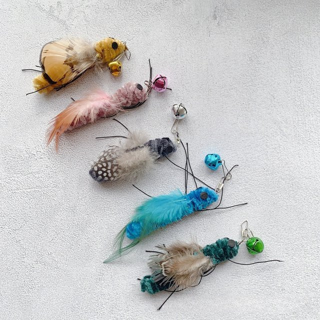 2/3 stücke Plüsch Künstliche Insekt Katze Spielzeug Zubehör, Teaser Stick, Feder Bug - Bild 1