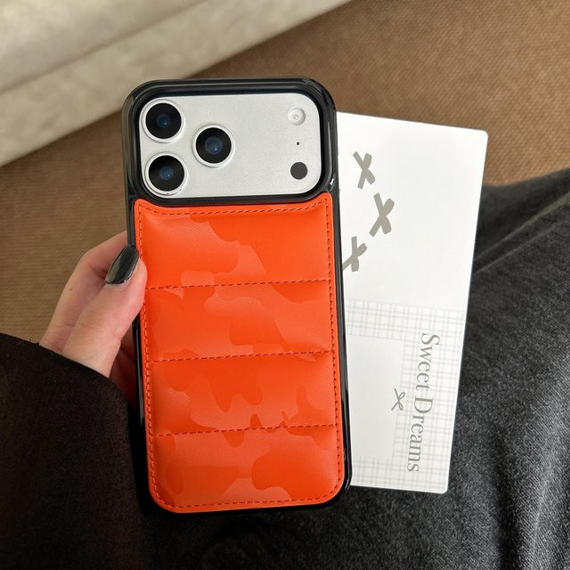 3D Tarn Daunenjacke Handyhülle für Apple iPhone 13 14 15 16 17 Pro Max Plus Air in Orange, Stoßfestes Softcover mit Air-Cushion Technologie - Bild 1