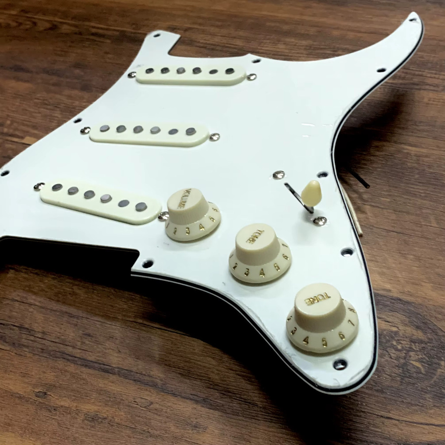 MENGJUE Vintage 60s SSS Single Coil Pickup Set Vorverdrahtete Schlagbrettbaugruppe für Stratocaster Gitarren in Weiß - Bild 3