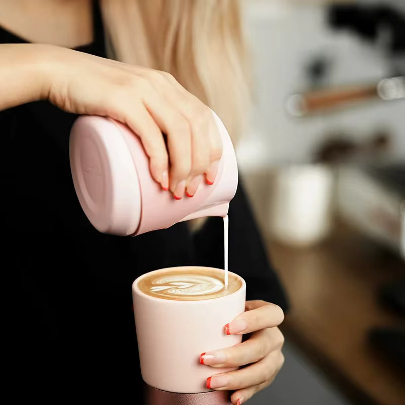 JUSTINLAU Milchaufschäumkrug aus Edelstahl mit Skala, 400 ml, Latte Art Tasse für Espresso und Milch, erhältlich in Silber, Schwarz oder Pink - Bild 2