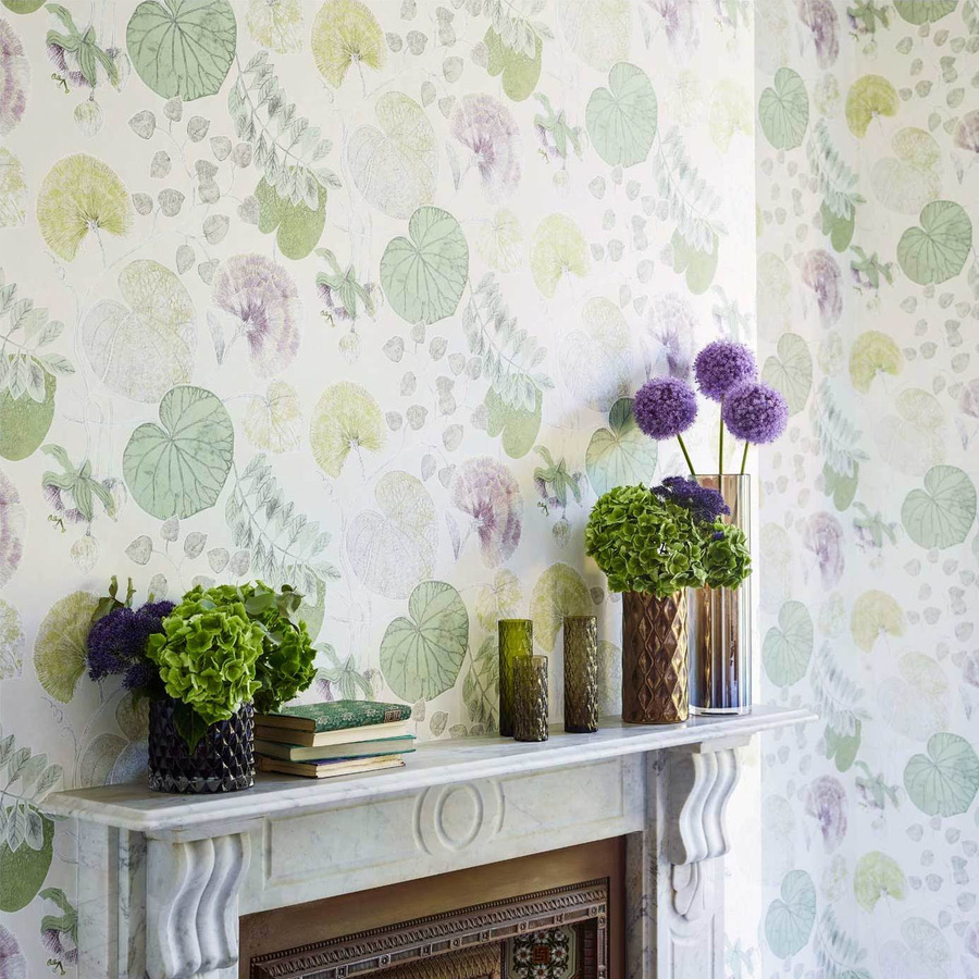 Harlequin Tapete Dardanella Linden/Heather in Grün/Mehrfarbig mit botanischem Art-Deco-Floral-Design aus Vlies - Bild 1