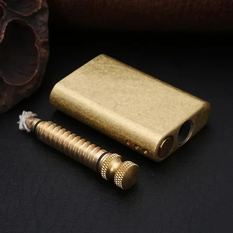 Zorro Retro Match Kerosin Feuerzeug in Gold als exquisites Zündwerkzeug für Herren - Bild 3