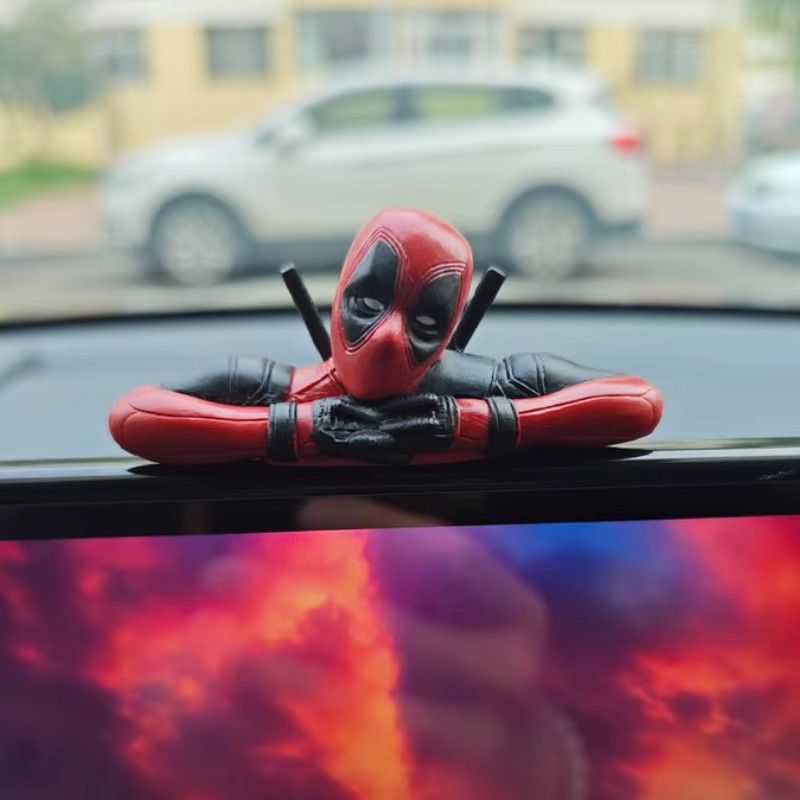 Hot Toys Mini Deadpool Cartoon Figur als dekoratives Desktop-Ornament und Stressabbau-Spielzeug für deinen Arbeitsplatz - Bild 2