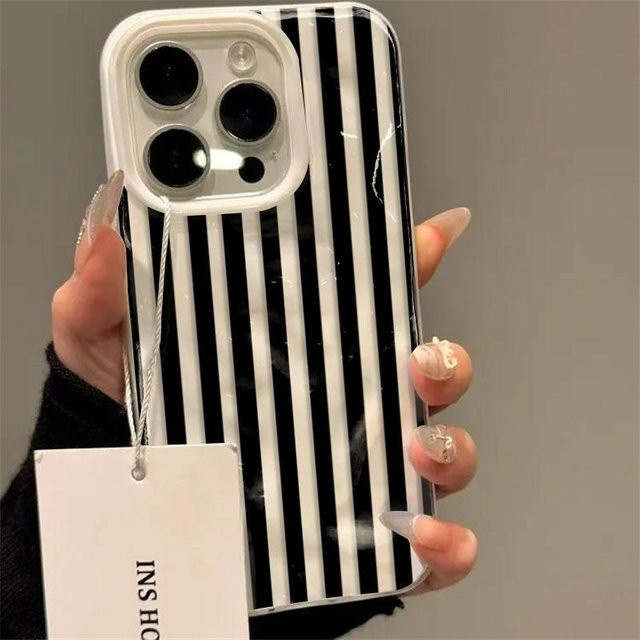 Blau-weiß gestreifte iPhone Hülle mit Faltenstruktur im Koreanischen Y2K Design für Apple iPhone 16 Pro Max 15 14 13 12 11 XS X XR 7 8 Plus Stoßfest - Bild 1
