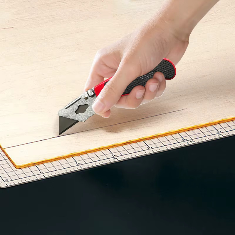 DELIXI Faltbares Allzweckmesser aus Edelstahl mit 18mm Snap-Off Klinge in Schwarz oder Rot - Bild 4