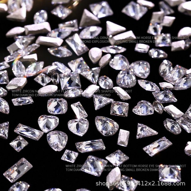 YYM Mini-Zirkon-Nagelcharms, Champagner, 50 Stück - Bild 1