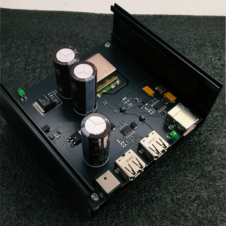 HiFiAMP USB Digital Audio Isolator mit integriertem OCXO für geringes Phasenrauschen, 1-in 2-out, USB-C - Bild 2