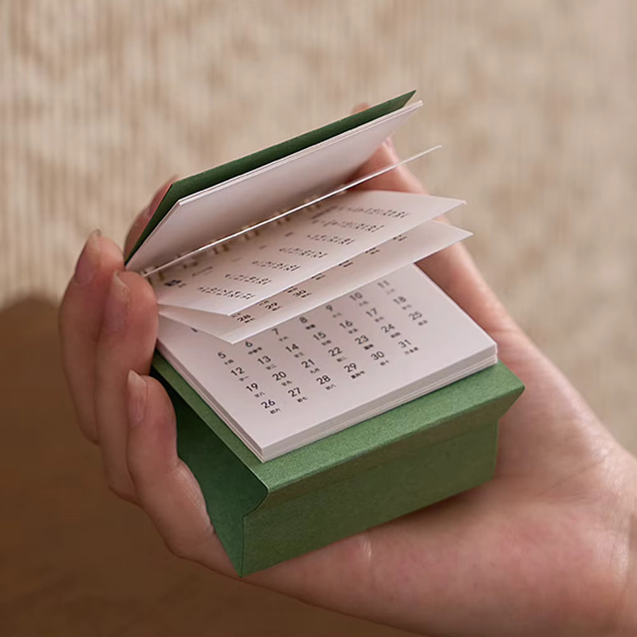 Mini-Kalender 2026 unbedruckt weiß tragbarer Desktop-Kalender mit 180 Grad Aufschlag und monatlicher Übersicht - Bild 2