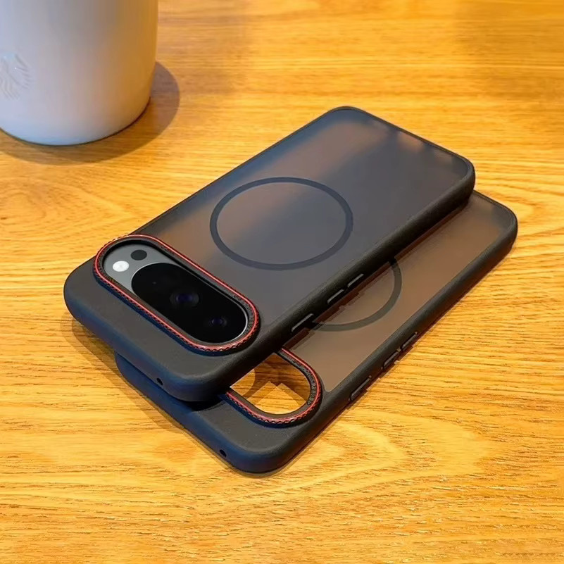 Transparente Leica Red Lens Magnetic Case für Google Pixel 10 Pro XL mit Magsafe Wireless Charging und Skin Feel Oberfläche in Schwarz - Bild 3