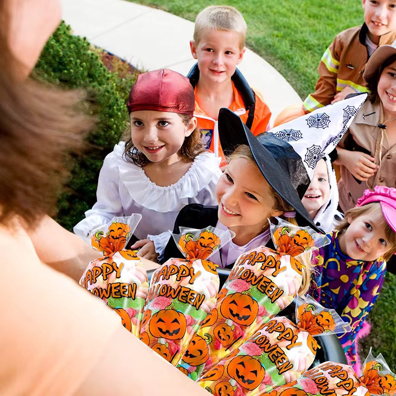100 Stück Halloween Süßigkeitenbeutel im Kürbis-Stil von TMZ, dreieckige Kegeltüten aus Kunststoff für Geschenke und Lebensmittel - Bild 2